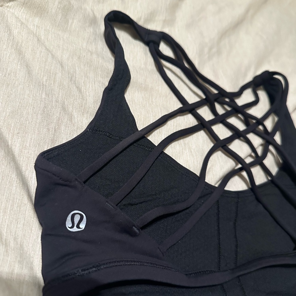 Lululemon black free to be wild bra size 4 no bra pads included sports bra - Picture 3 of 3